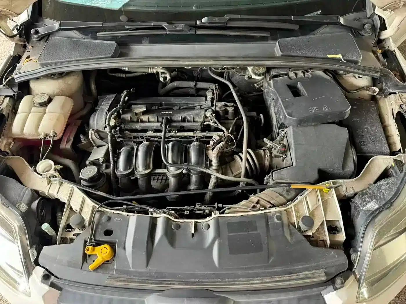 Ford Focus 2012 Sedan 1.6L Automatic Comfort — миниатюра 12