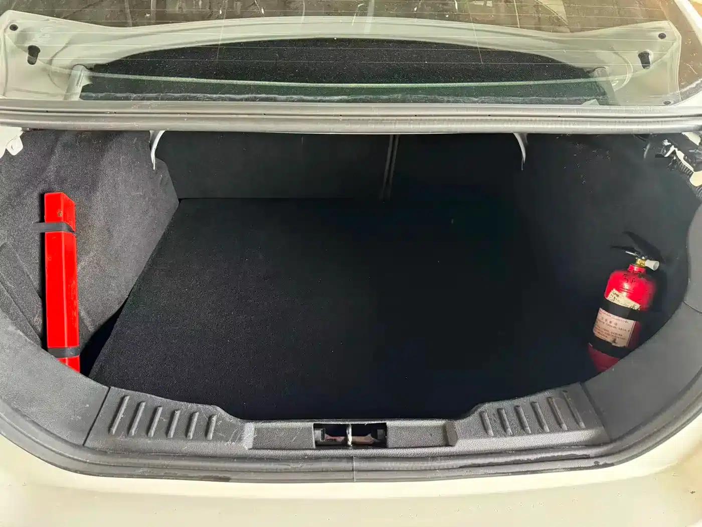Ford Focus 2012 Sedan 1.6L Automatic Comfort — миниатюра 13
