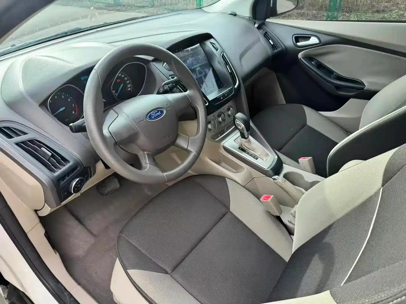 Ford Focus 2012 Sedan 1.6L Automatic Comfort — миниатюра 7