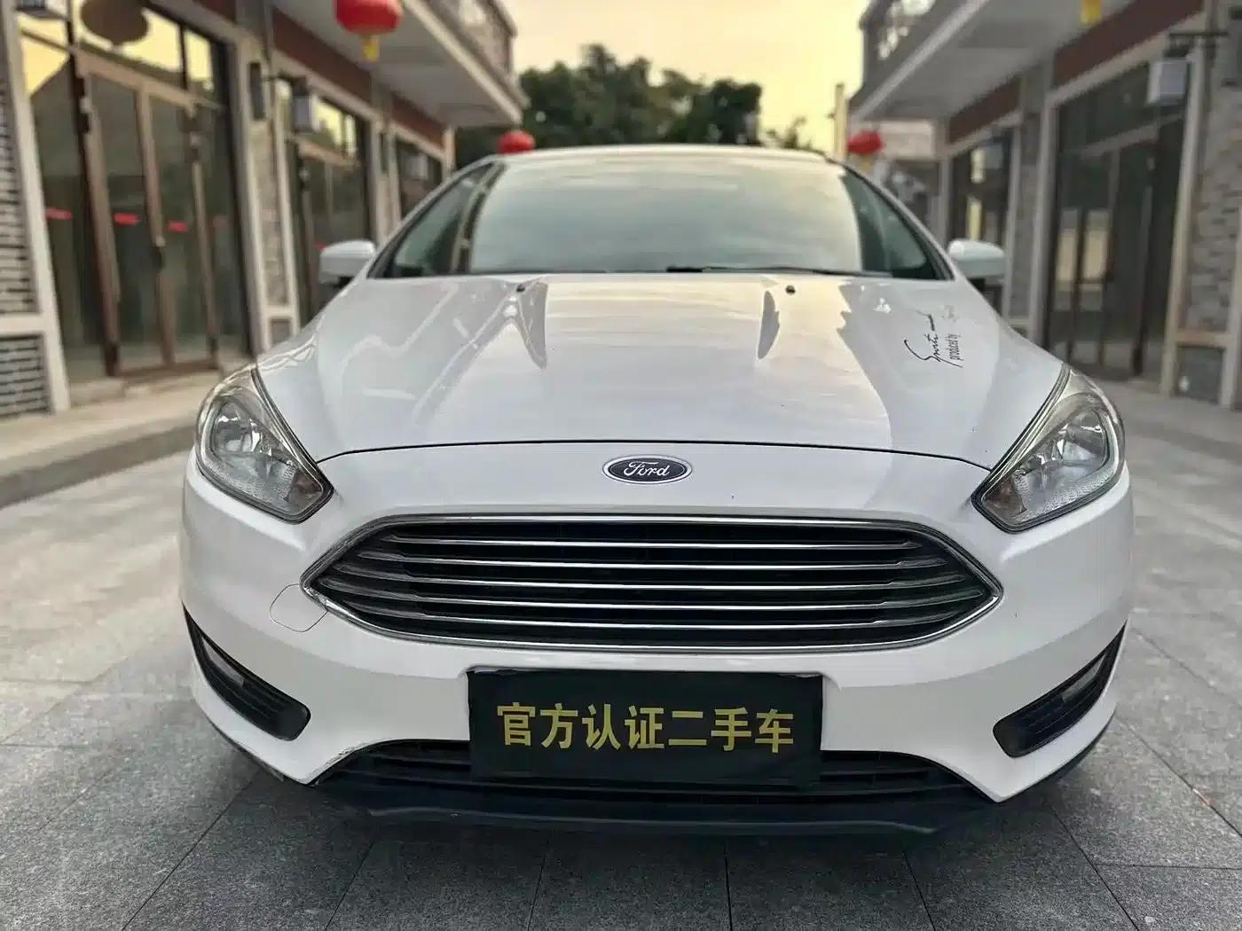 Ford Focus 2017 Sedan 1.6L Automatic Comfort Smart Edition — миниатюра 2