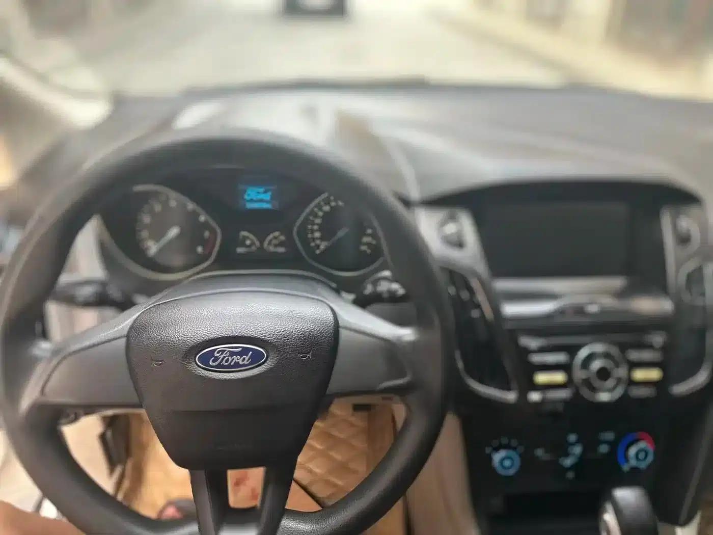 Ford Focus 2017 Sedan 1.6L Automatic Comfort Smart Edition — миниатюра 7