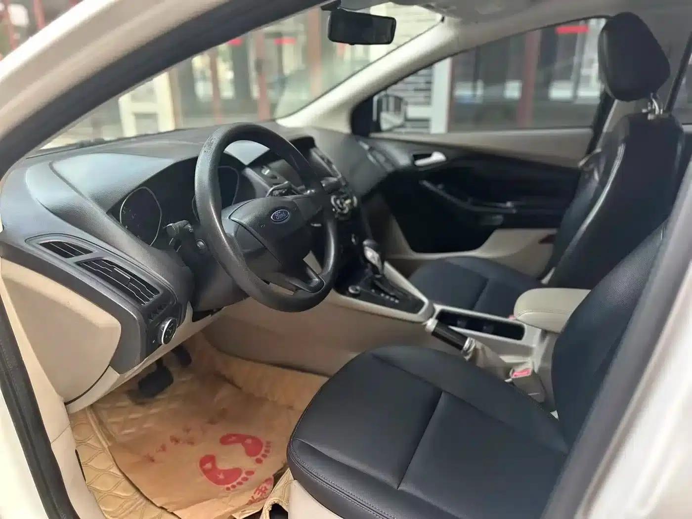 Ford Focus 2017 Sedan 1.6L Automatic Comfort Smart Edition — миниатюра 9