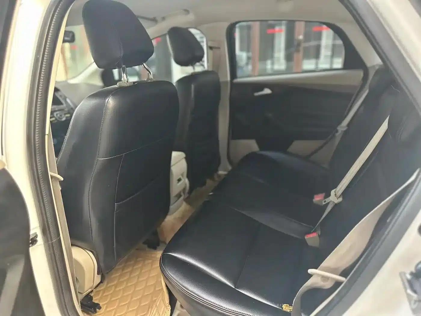 Ford Focus 2017 Sedan 1.6L Automatic Comfort Smart Edition — миниатюра 10