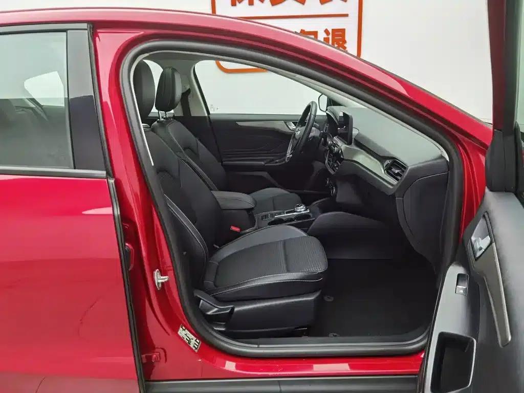 2019 Ford Focus Sedan EcoBoost 180 Automatic Trend Edition — миниатюра 23