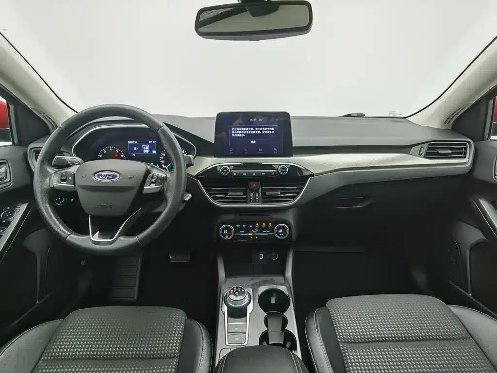2019 Ford Focus Sedan EcoBoost 180 Automatic Trend Edition — миниатюра 5
