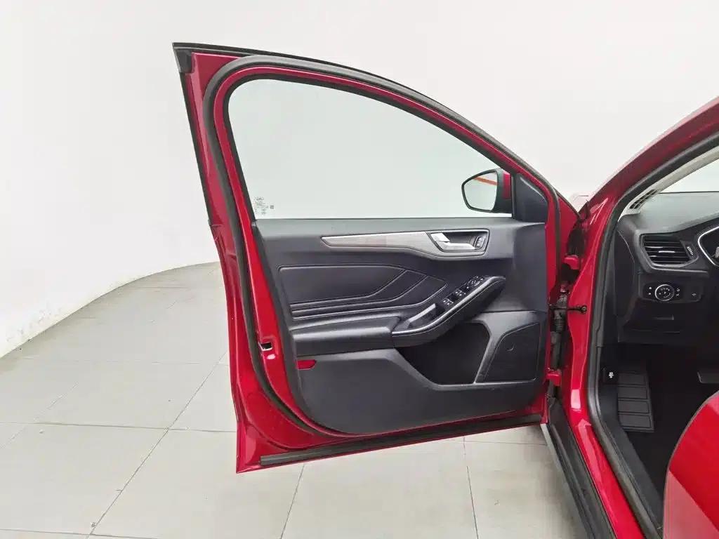 2019 Ford Focus Sedan EcoBoost 180 Automatic Trend Edition — миниатюра 8