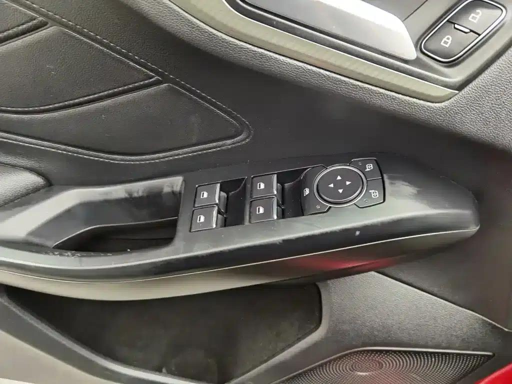 2019 Ford Focus Sedan EcoBoost 180 Automatic Trend Edition — миниатюра 9