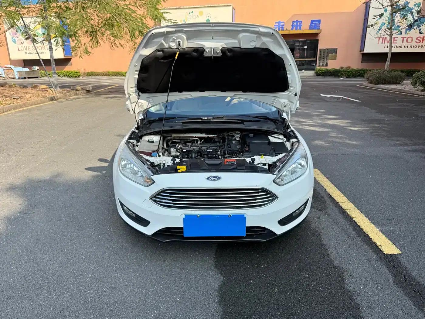 Ford Focus 2017 Sedan 1.6L Automatic Comfort Smart Edition — миниатюра 14