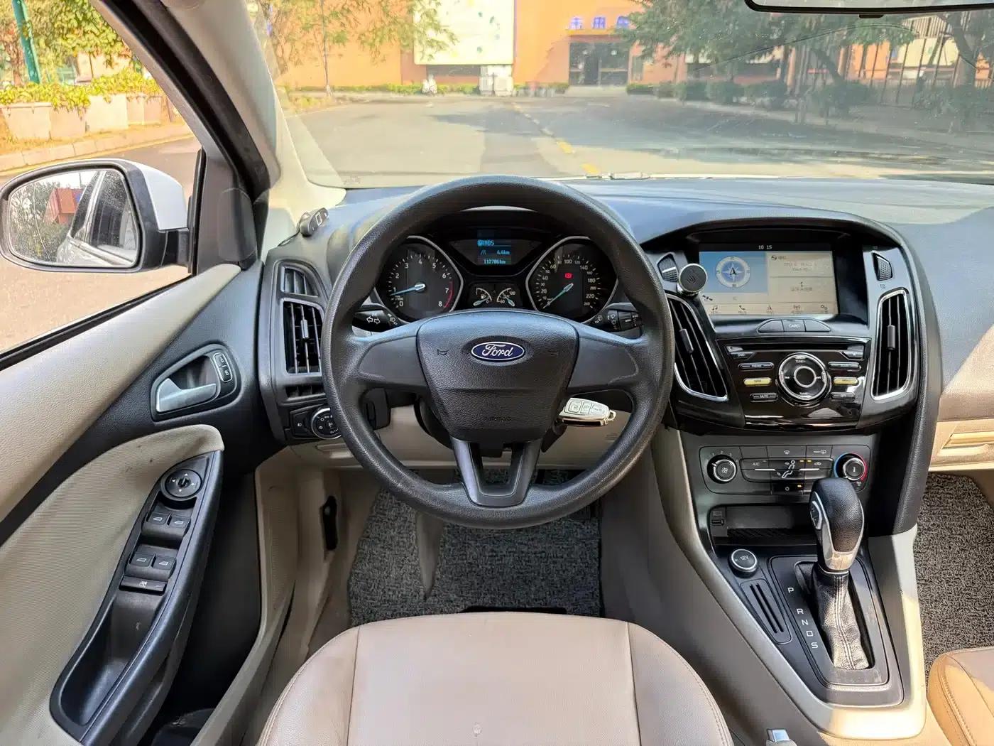 Ford Focus 2017 Sedan 1.6L Automatic Comfort Smart Edition — миниатюра 15
