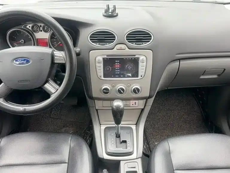 Ford Focus 2013 Hatchback Classic 1.8L Automatic Basic Model — миниатюра 7