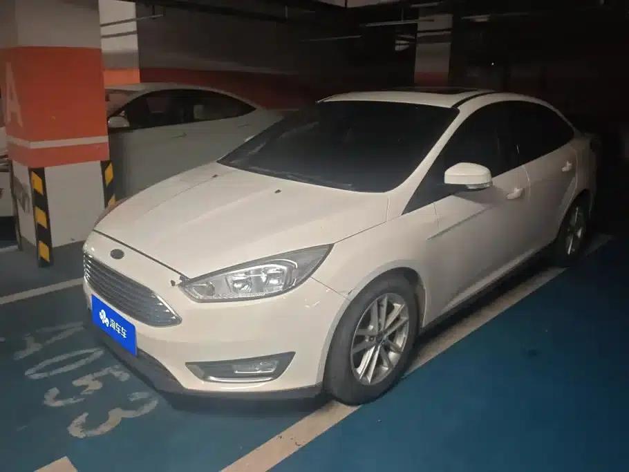 2015 Ford Focus Sedan EcoBoost 125 Automatic Super Sport Edition — миниатюра 1