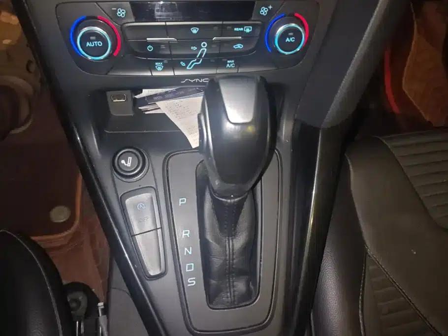 2015 Ford Focus Sedan EcoBoost 125 Automatic Super Sport Edition — миниатюра 16