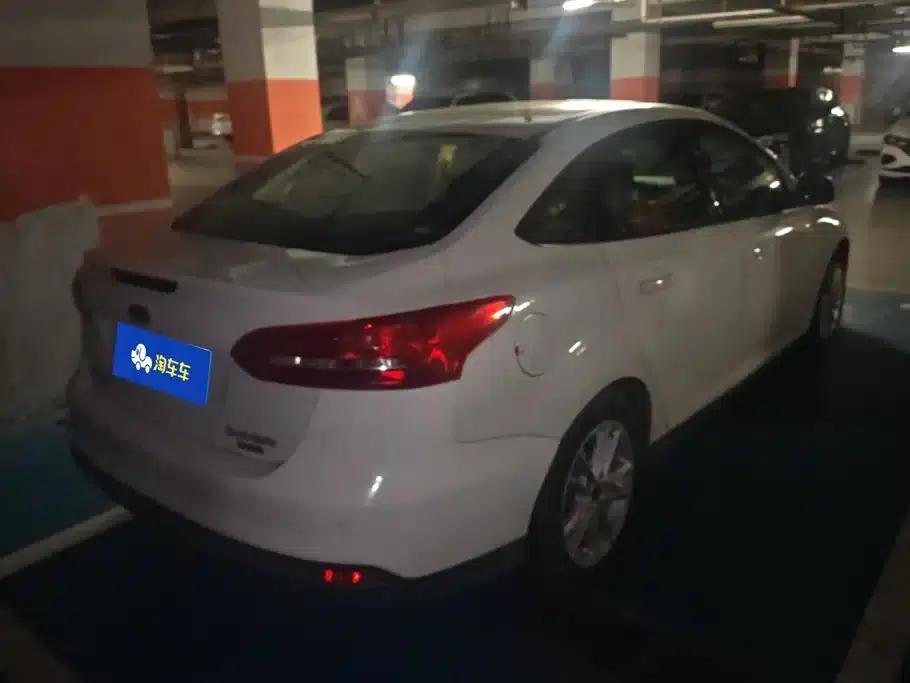 2015 Ford Focus Sedan EcoBoost 125 Automatic Super Sport Edition — миниатюра 3