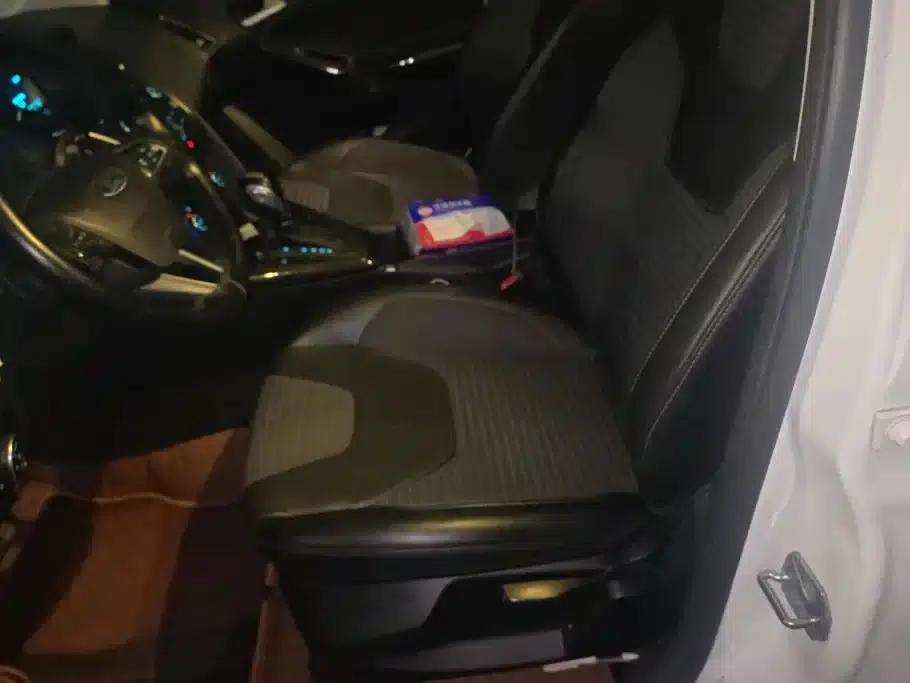 2015 Ford Focus Sedan EcoBoost 125 Automatic Super Sport Edition — миниатюра 9