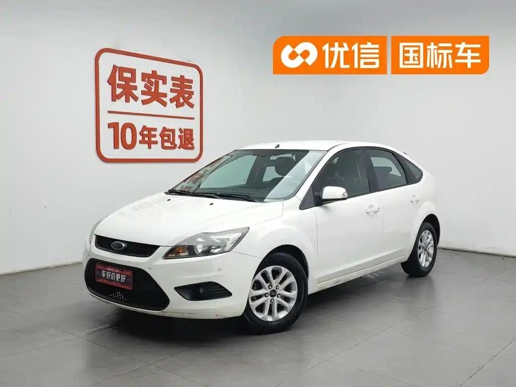 Ford Focus 2013 Hatchback Classic 1.8L Automatic Basic Model — миниатюра 1