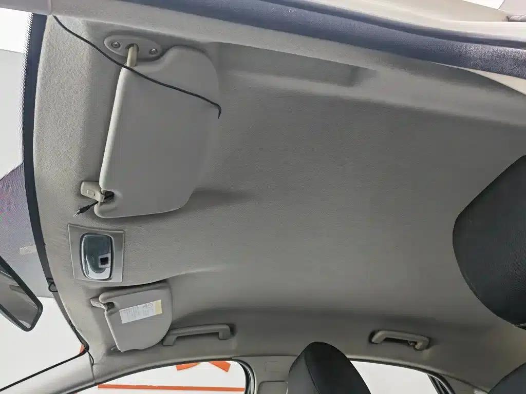 Ford Focus 2013 Hatchback Classic 1.8L Automatic Basic Model — миниатюра 14
