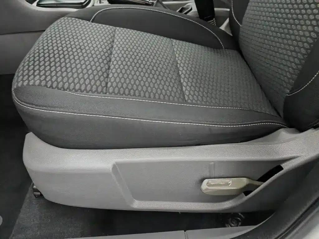 Ford Focus 2013 Hatchback Classic 1.8L Automatic Basic Model — миниатюра 20