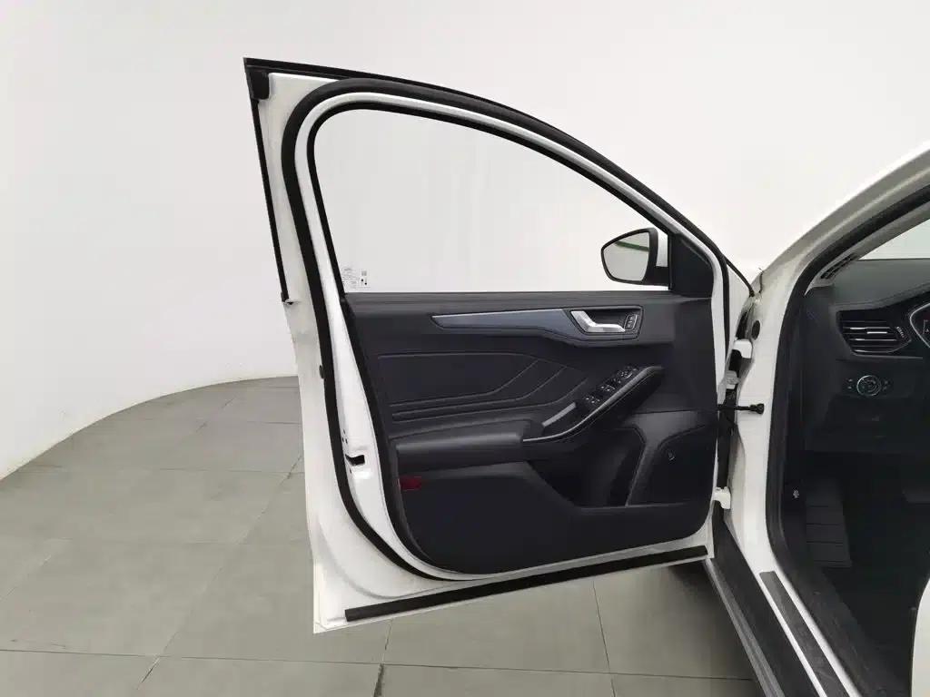 2021 Ford Focus Shooting Brake EcoBoost 180 Automatic Shooting Edition — миниатюра 8