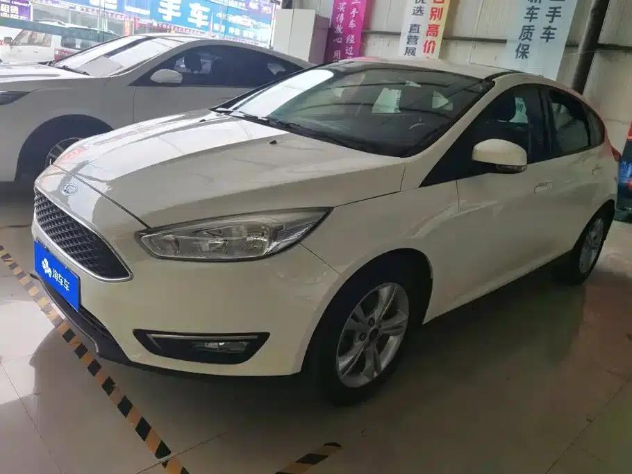 Ford Focus 2015 Hatchback 1.6L Automatic Comfort — миниатюра 1