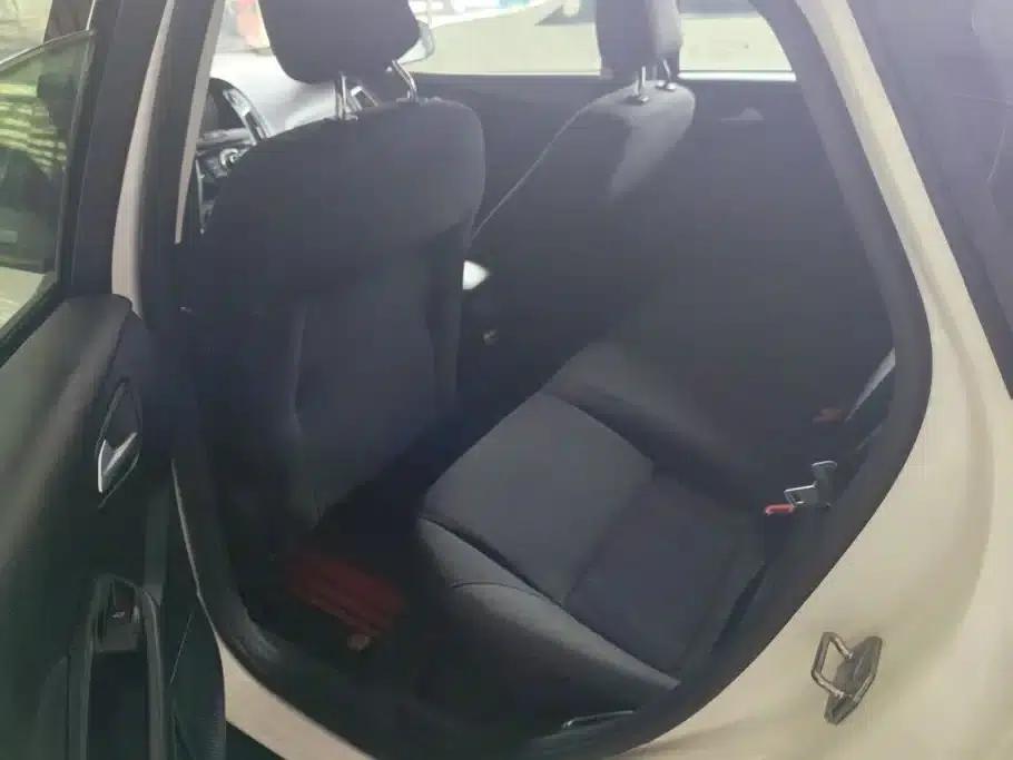 Ford Focus 2015 Hatchback 1.6L Automatic Comfort — миниатюра 11
