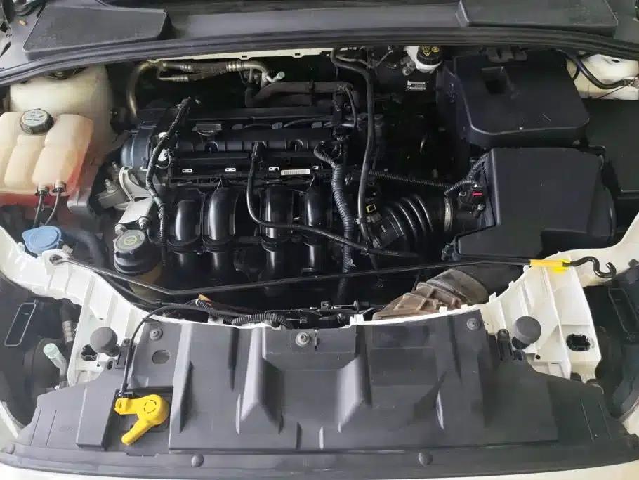 Ford Focus 2015 Hatchback 1.6L Automatic Comfort — миниатюра 10