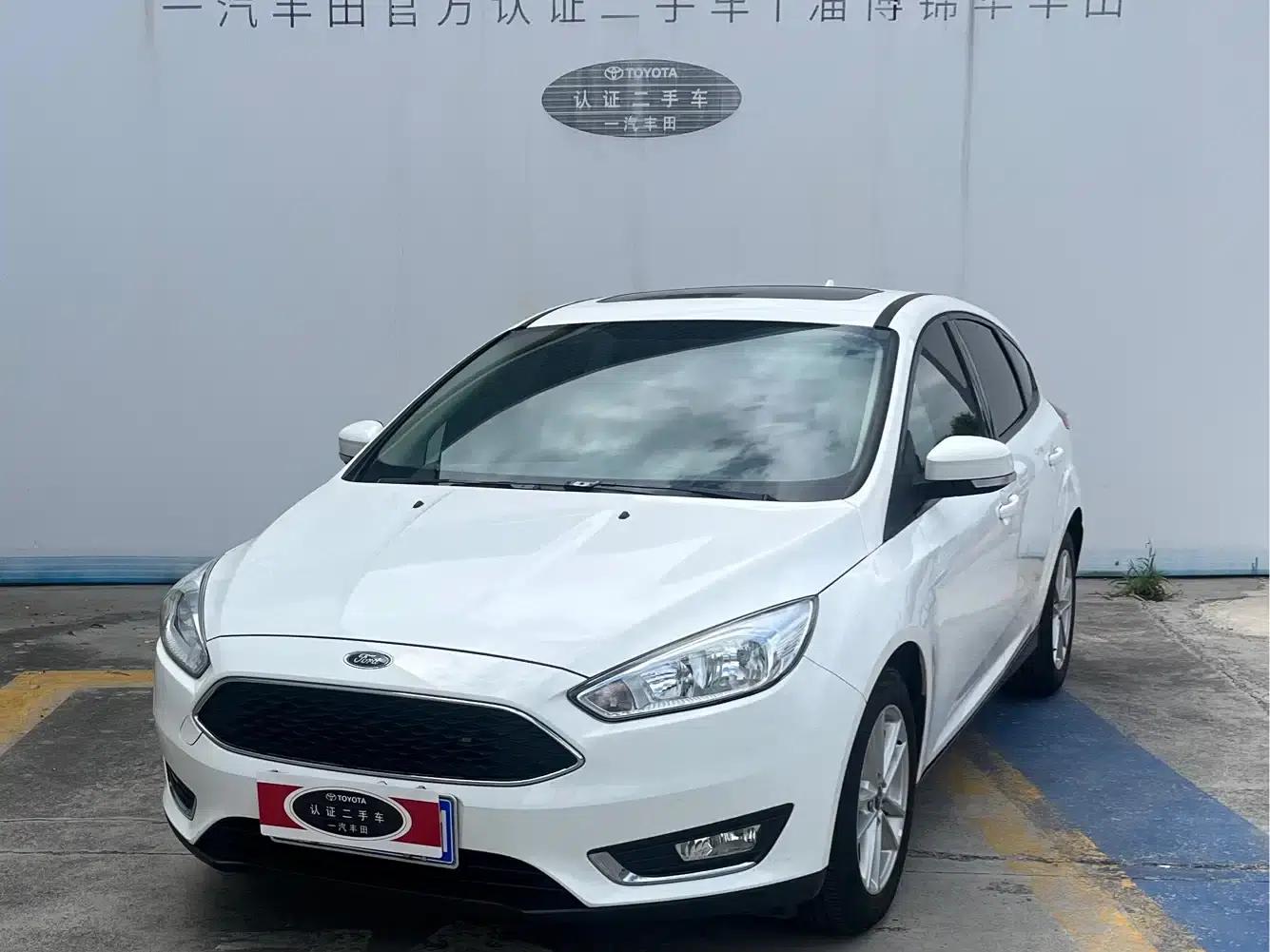 Ford Focus 2017 Hatchback 1.6L Automatic Fashion Smart Edition — миниатюра 1