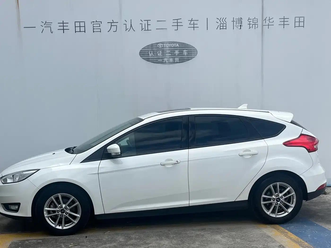 Ford Focus 2017 Hatchback 1.6L Automatic Fashion Smart Edition — миниатюра 2