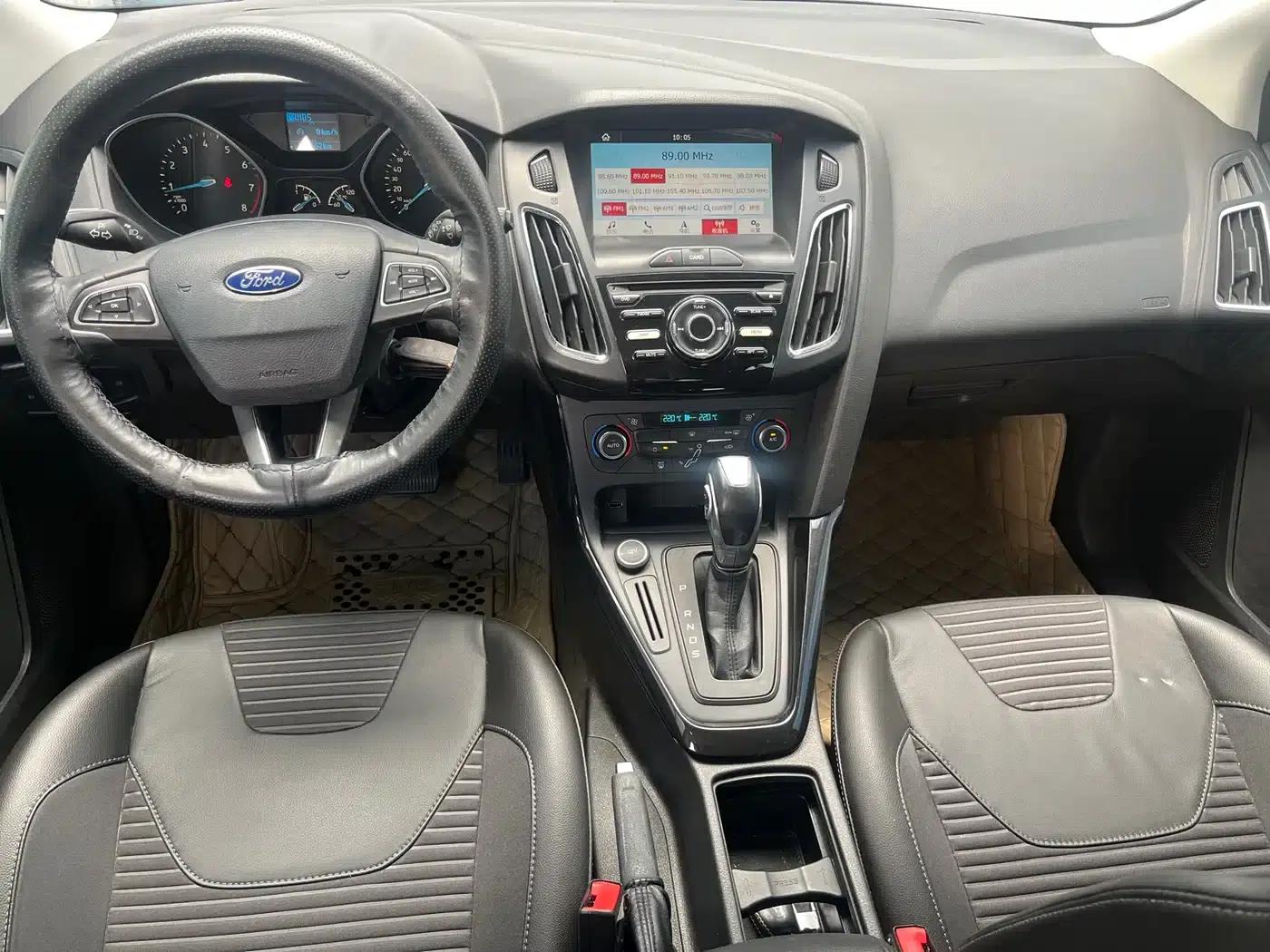 Ford Focus 2017 Hatchback 1.6L Automatic Fashion Smart Edition — миниатюра 5