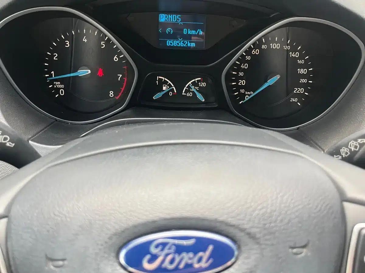 Ford Focus 2017 Hatchback 1.6L Automatic Fashion Smart Edition — миниатюра 7