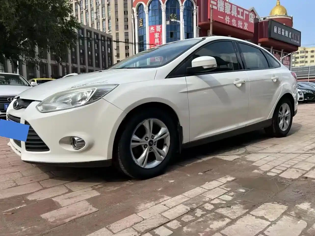 Ford Focus 2012 Sedan 1.6L Automatic Comfort — миниатюра 1