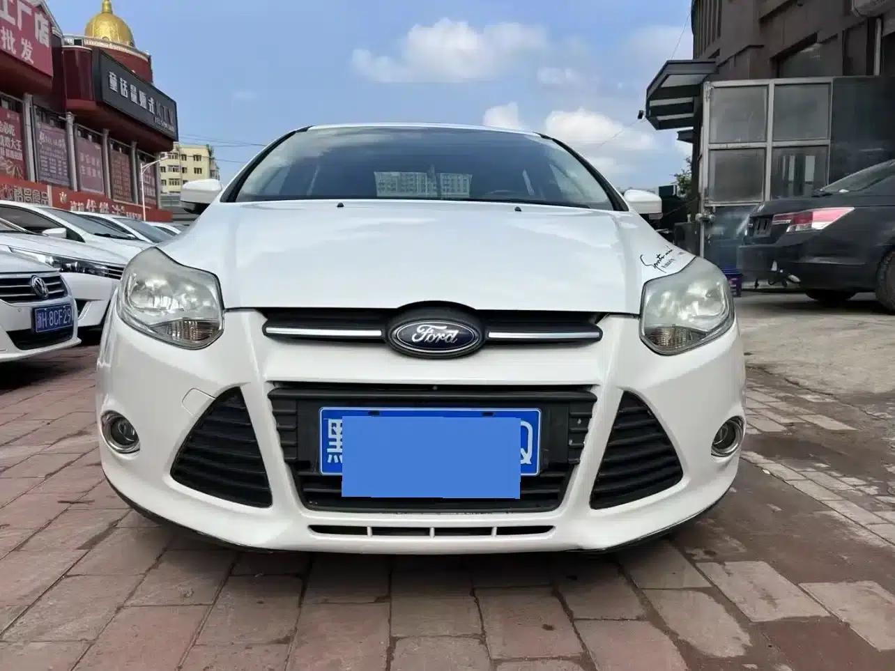 Ford Focus 2012 Sedan 1.6L Automatic Comfort — миниатюра 2