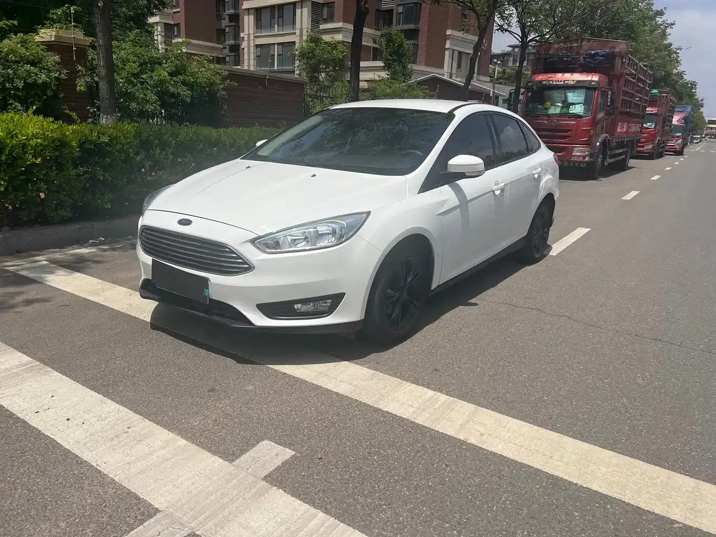 Ford Focus 2017 Sedan 1.6L Automatic Comfort Smart Edition — миниатюра 1