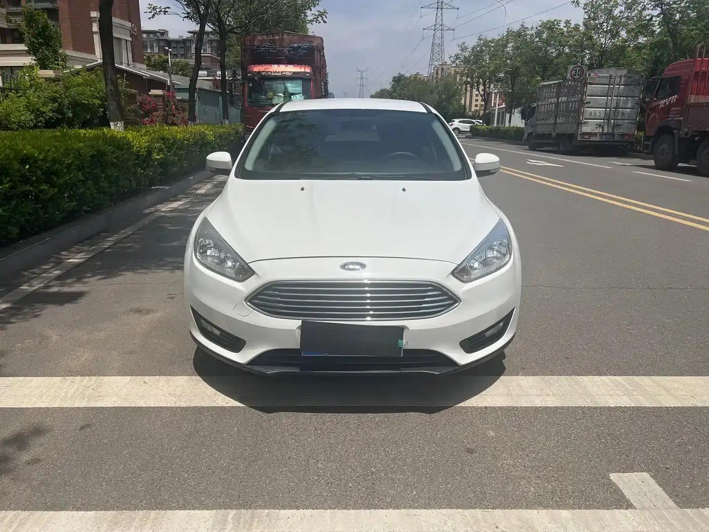 Ford Focus 2017 Sedan 1.6L Automatic Comfort Smart Edition — миниатюра 2