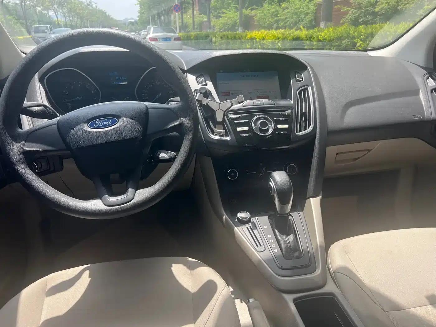 Ford Focus 2017 Sedan 1.6L Automatic Comfort Smart Edition — миниатюра 11