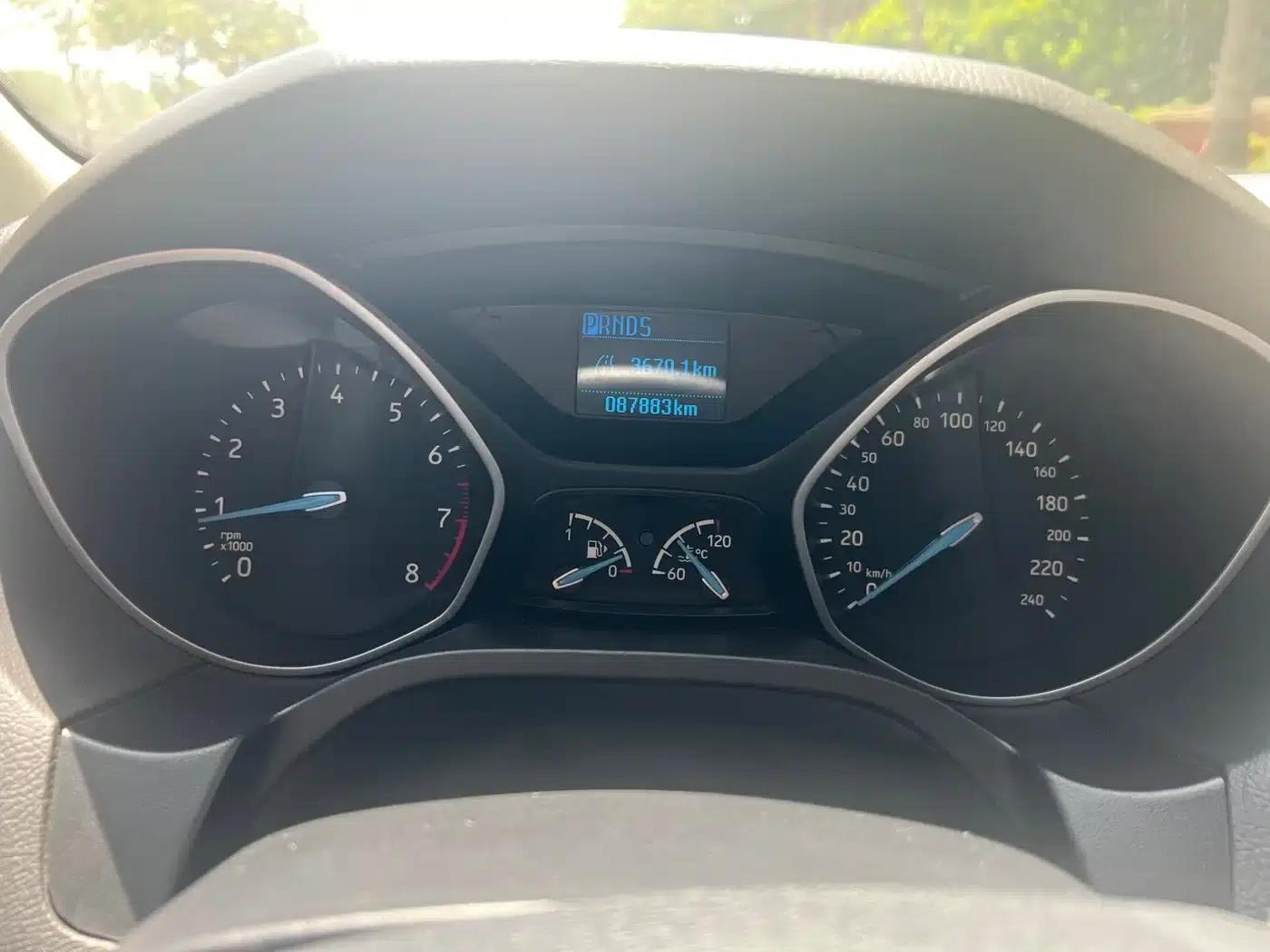 Ford Focus 2017 Sedan 1.6L Automatic Comfort Smart Edition — миниатюра 14