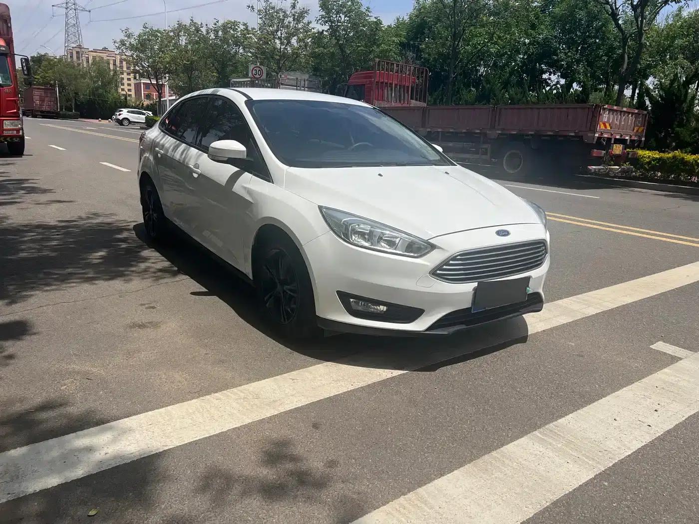 Ford Focus 2017 Sedan 1.6L Automatic Comfort Smart Edition — миниатюра 3