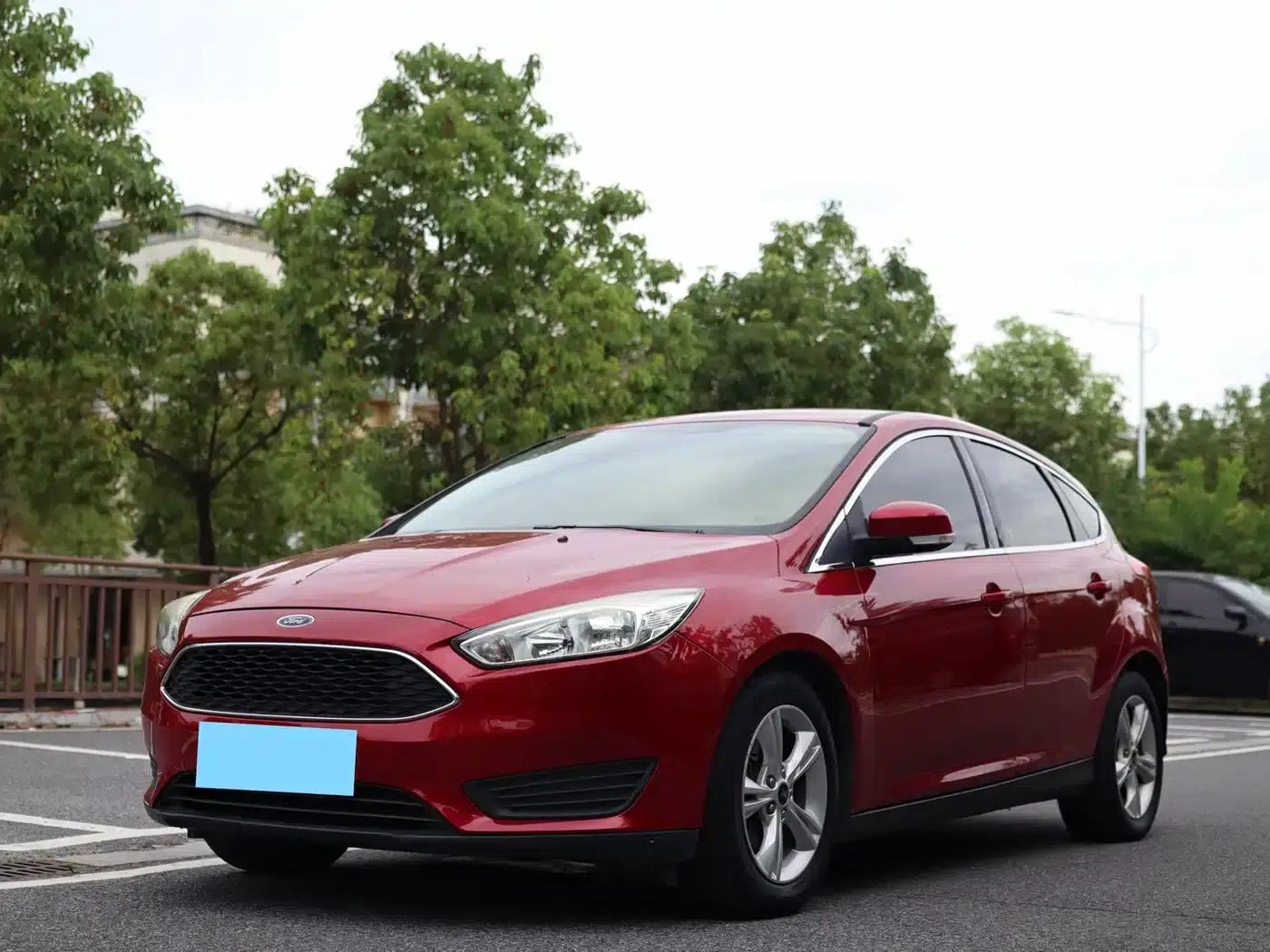 Ford Focus 2018 Hatchback Classic 1.6L Automatic Comfort Smart Edition — миниатюра 1
