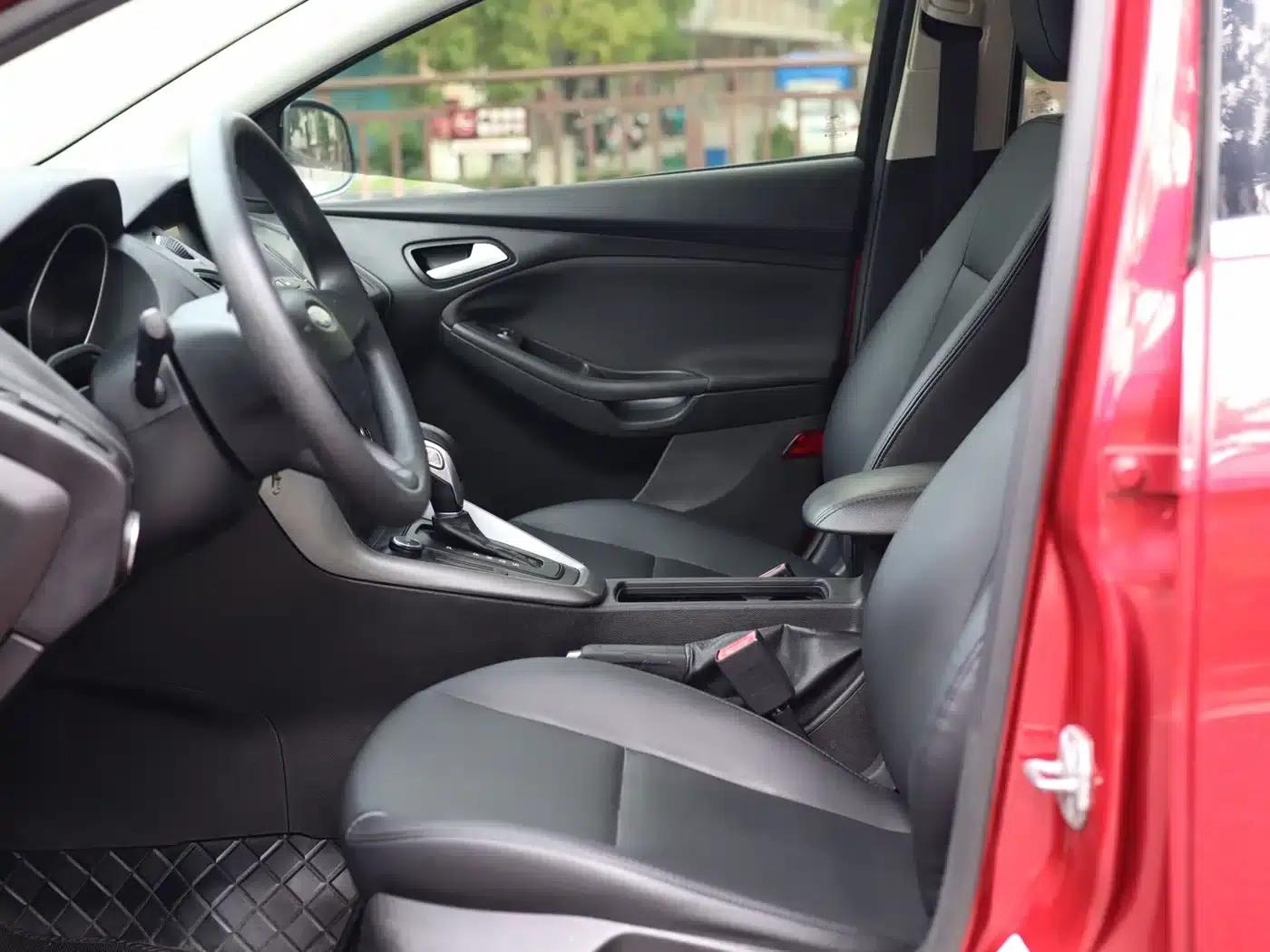 Ford Focus 2018 Hatchback Classic 1.6L Automatic Comfort Smart Edition — миниатюра 15