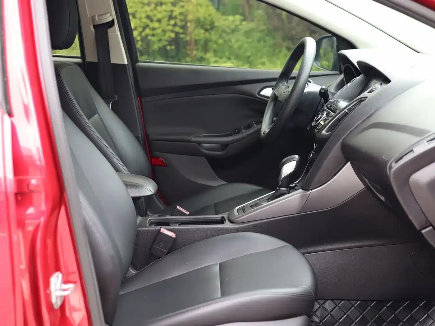 Ford Focus 2018 Hatchback Classic 1.6L Automatic Comfort Smart Edition — миниатюра 16