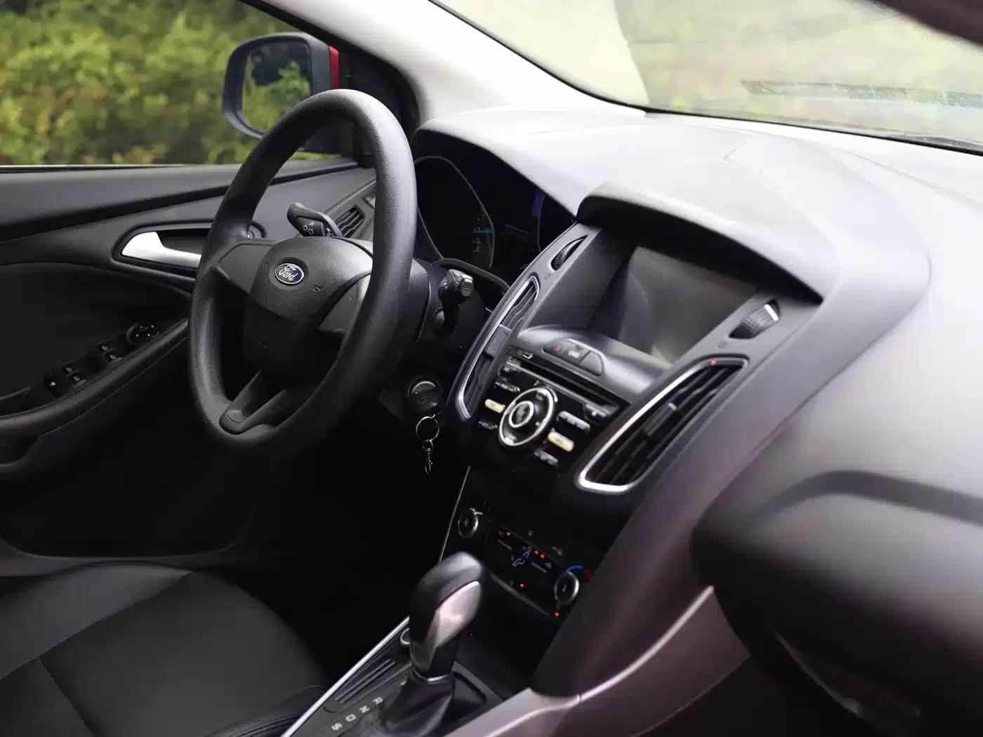Ford Focus 2018 Hatchback Classic 1.6L Automatic Comfort Smart Edition — миниатюра 17