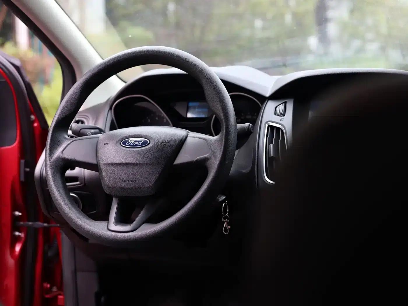 Ford Focus 2018 Hatchback Classic 1.6L Automatic Comfort Smart Edition — миниатюра 18