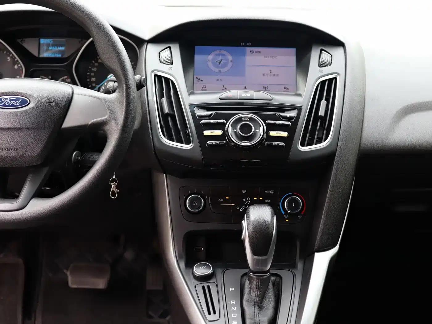 Ford Focus 2018 Hatchback Classic 1.6L Automatic Comfort Smart Edition — миниатюра 19