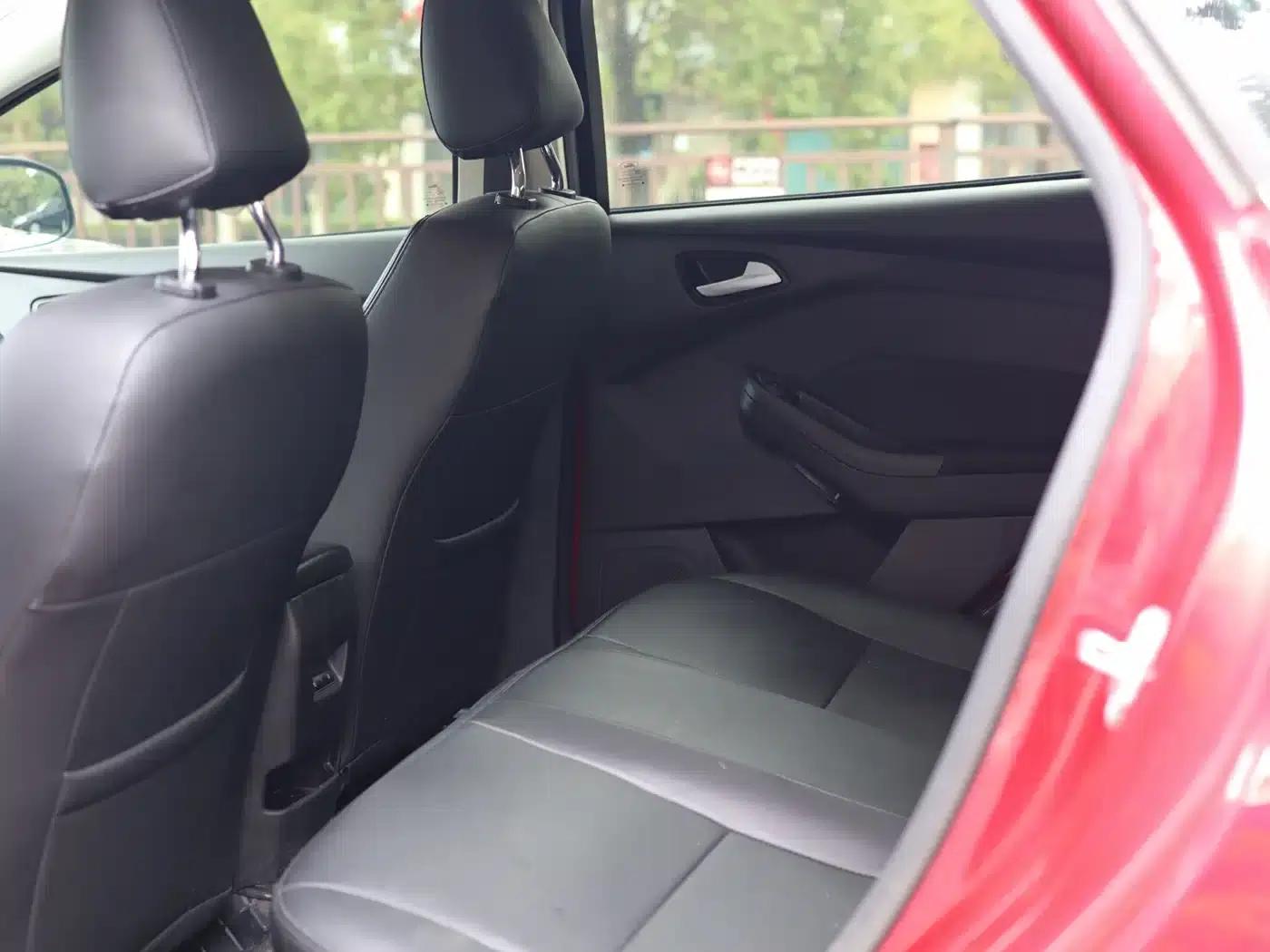 Ford Focus 2018 Hatchback Classic 1.6L Automatic Comfort Smart Edition — миниатюра 24