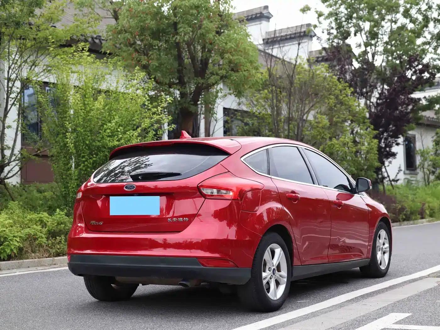 Ford Focus 2018 Hatchback Classic 1.6L Automatic Comfort Smart Edition — миниатюра 5