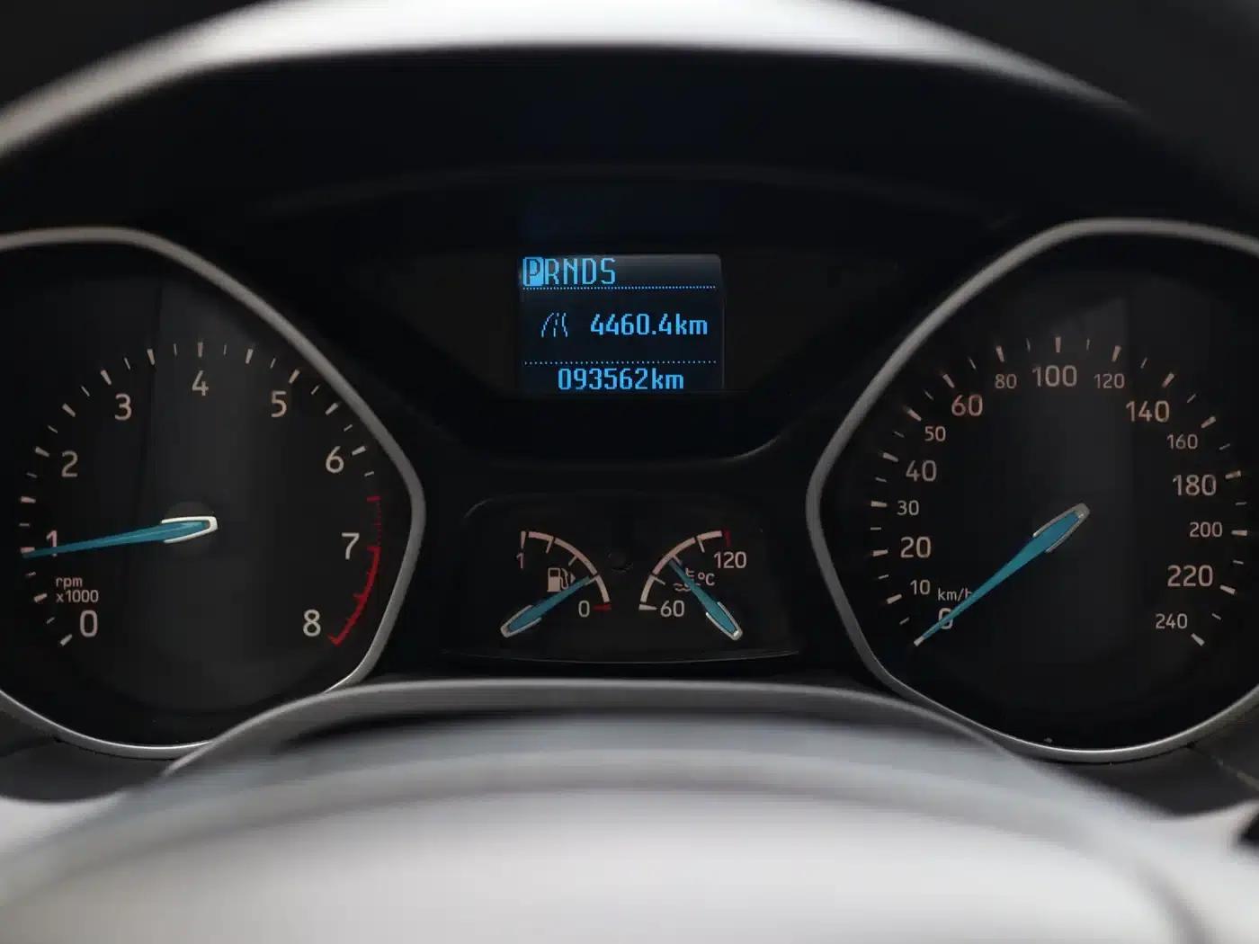 Ford Focus 2018 Hatchback Classic 1.6L Automatic Comfort Smart Edition — миниатюра 7