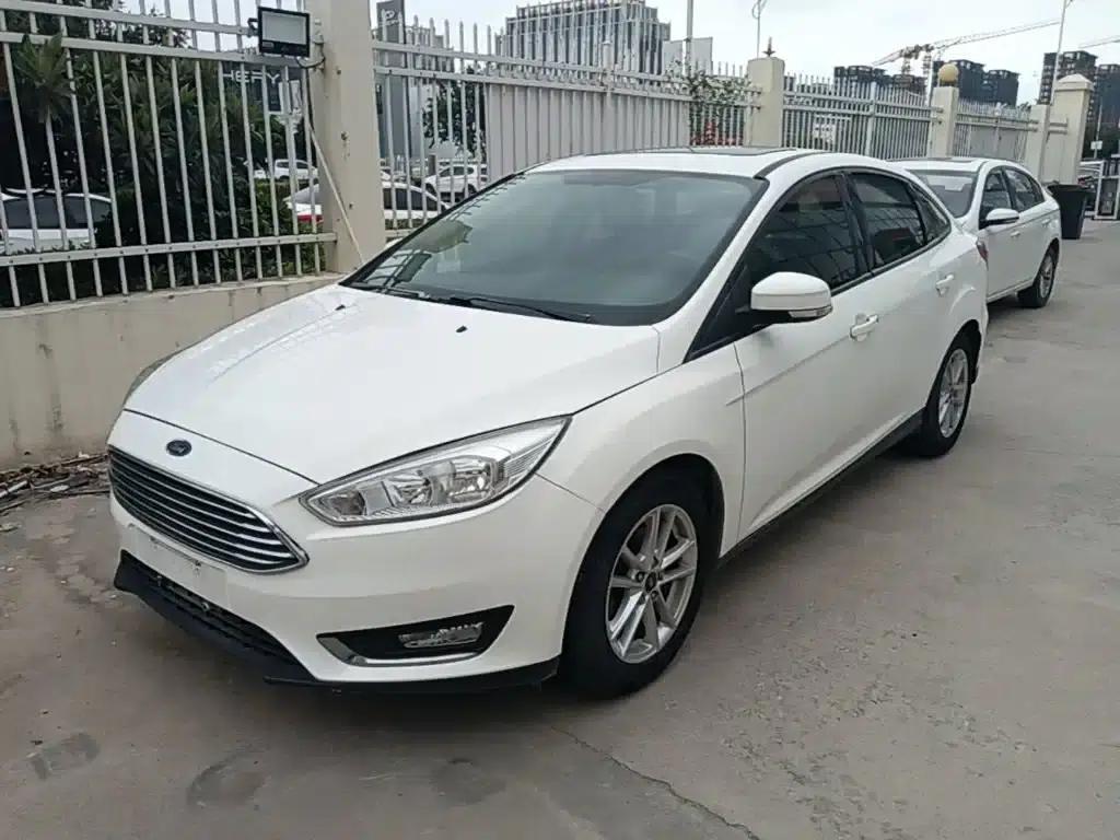 Ford Focus 2017 Sedan 1.6L Automatic Fashion Smart Edition — миниатюра 2