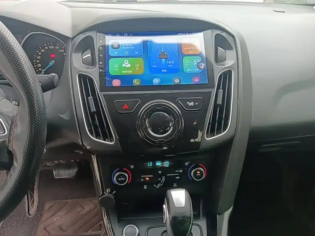 Ford Focus 2017 Sedan 1.6L Automatic Fashion Smart Edition — миниатюра 13