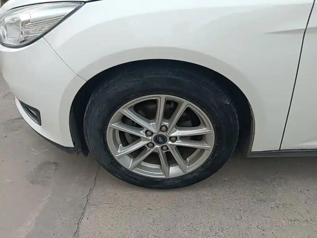 Ford Focus 2017 Sedan 1.6L Automatic Fashion Smart Edition — миниатюра 23
