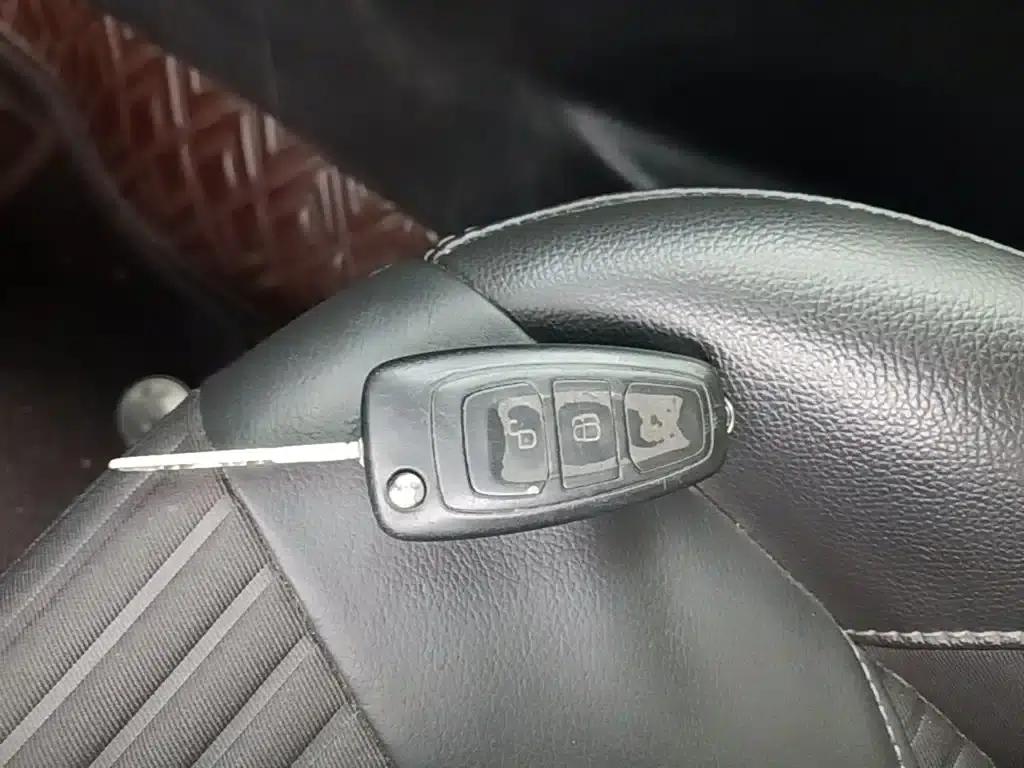 Ford Focus 2017 Sedan 1.6L Automatic Fashion Smart Edition — миниатюра 9
