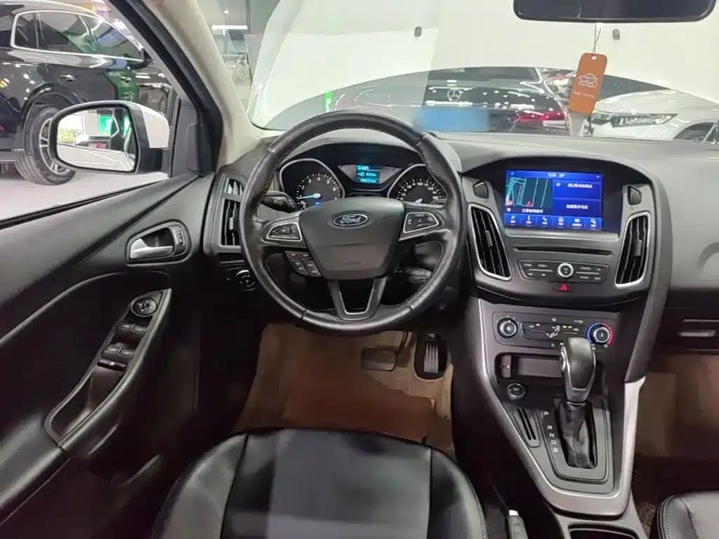 Ford Focus 2018 Hatchback Classic 1.6L Automatic Comfort Smart Edition — миниатюра 11